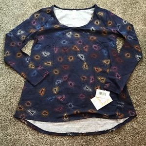 NWT small Lularoe Lynnae Tee